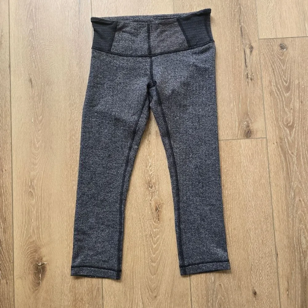 Wunder Under Crop III Heathered Herringbone Size 4